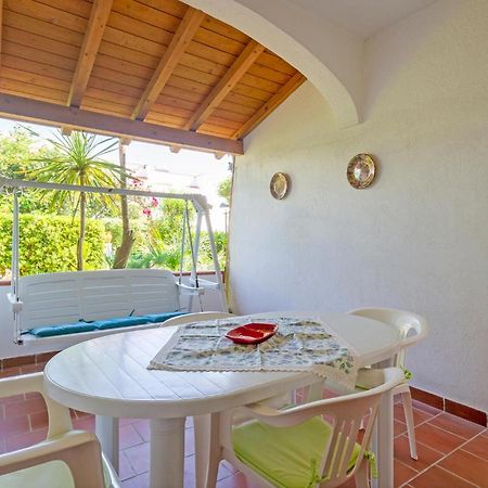 Awesome Home In Manduria With Kitchen Exterior foto