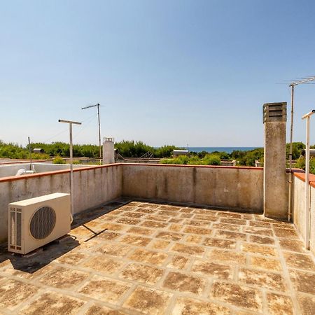 Awesome Home In Manduria With Kitchen Exterior foto