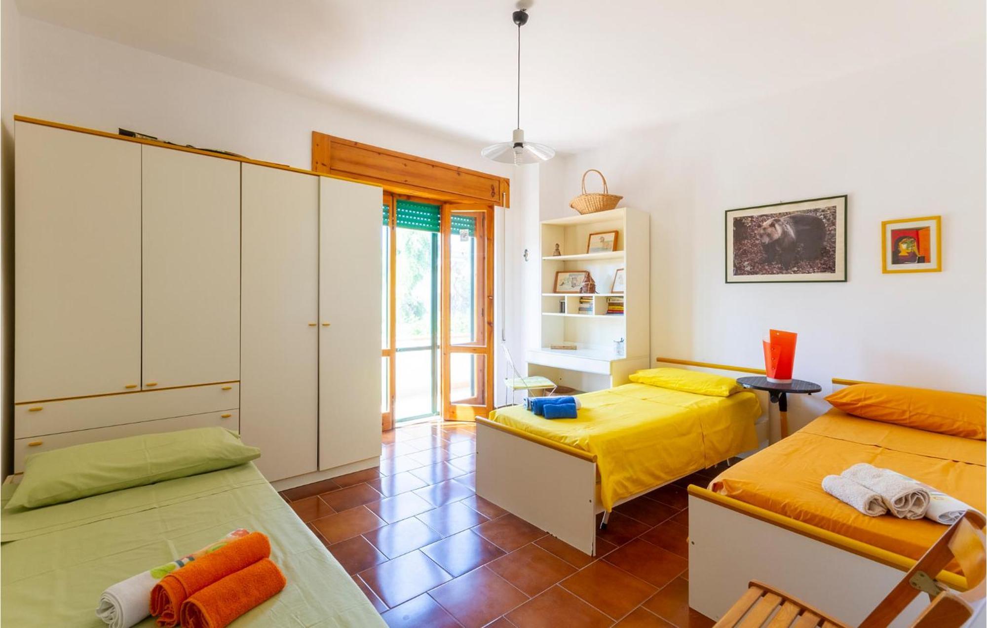 Awesome Home In Manduria With Kitchen Exterior foto