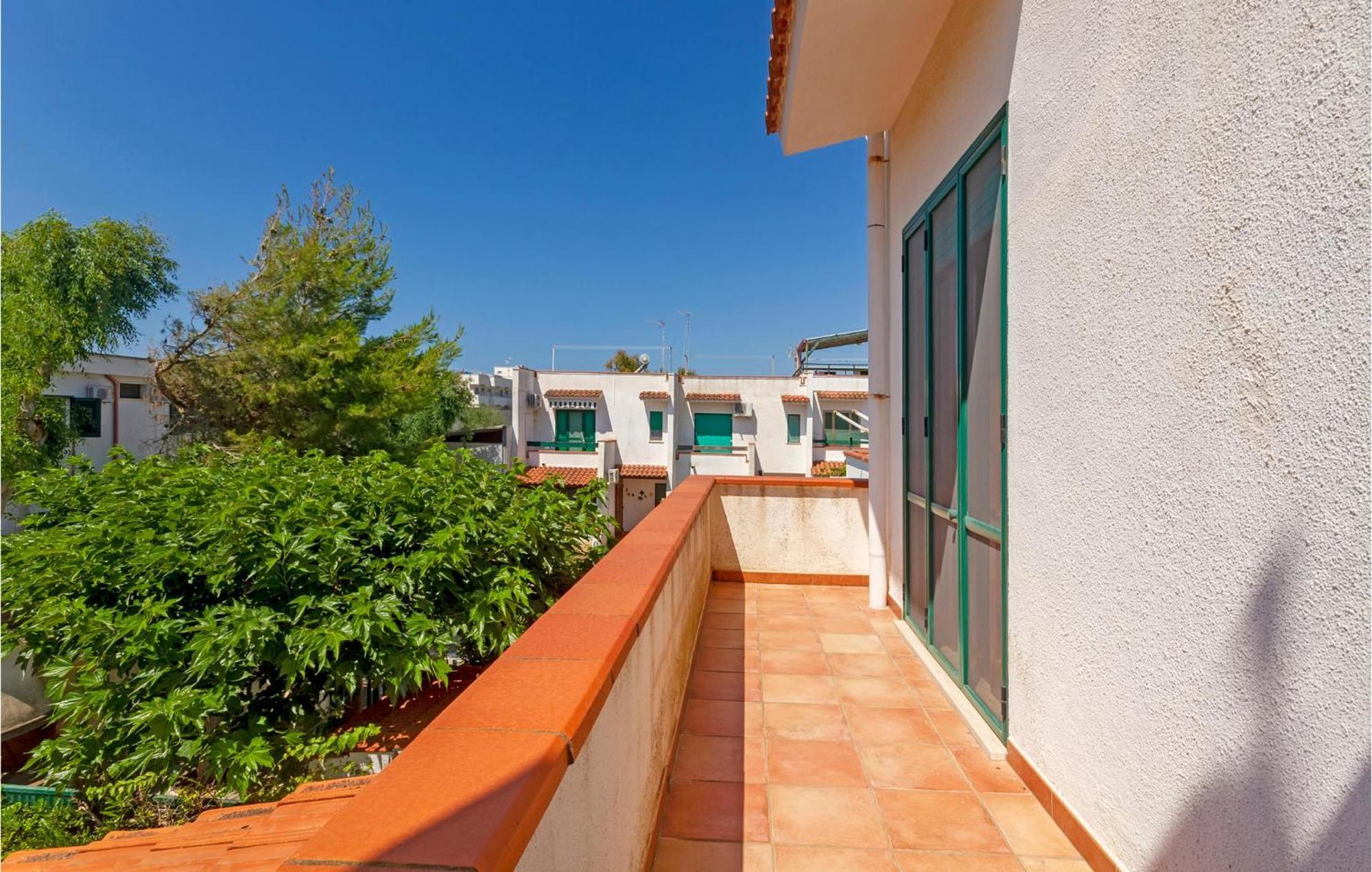 Awesome Home In Manduria With Kitchen Exterior foto