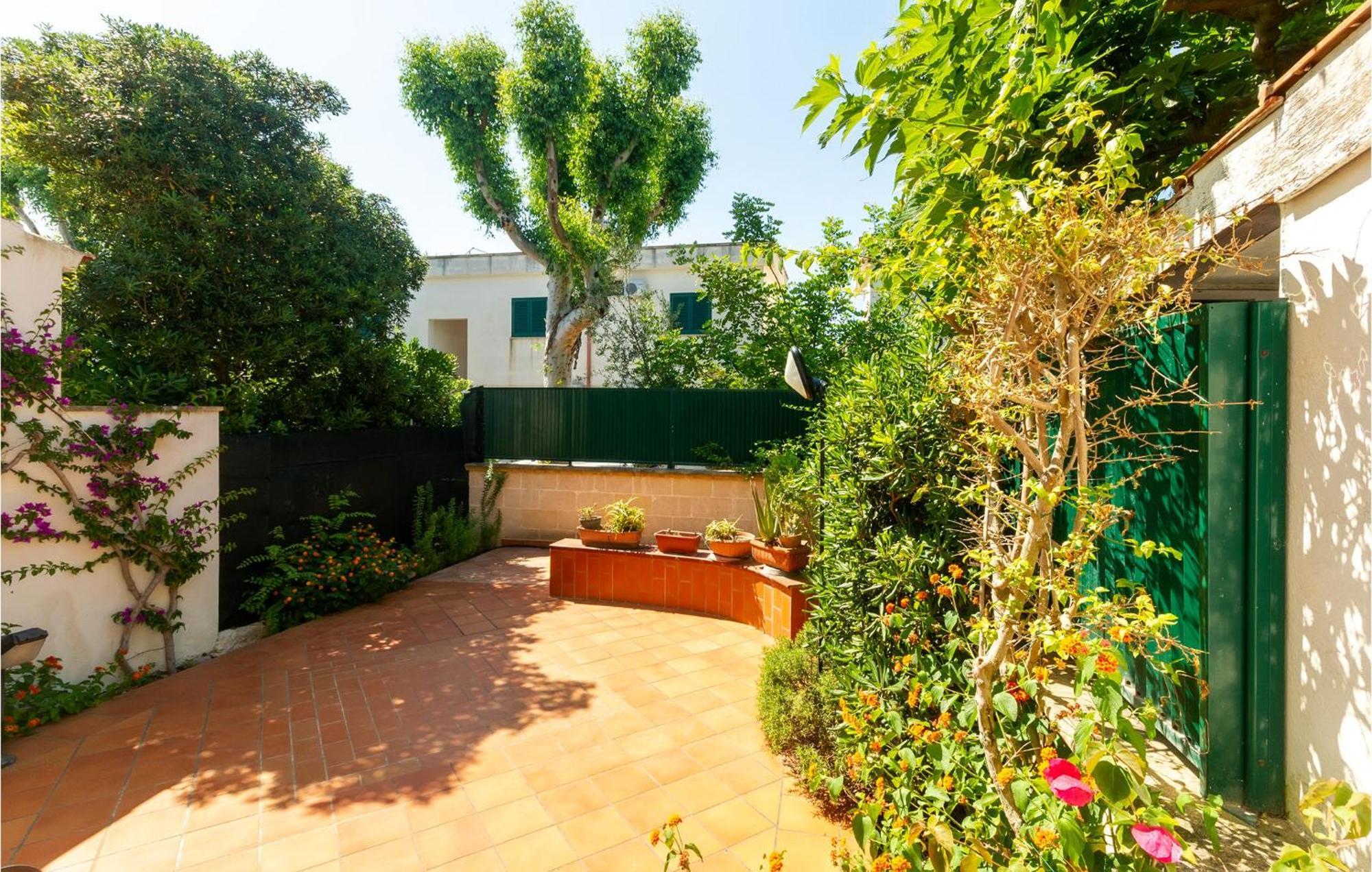 Awesome Home In Manduria With Kitchen Exterior foto